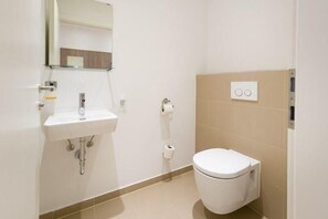 Apartment (Tabor View) | Badezimmer