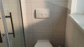 Apartment (Haus Valentyna) | Badezimmer