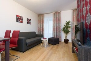 Apartment (Tabor Red) | Living room | TV