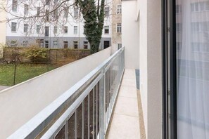 Apartment (Tabor Purple) | Balcony - Tabor Purple (Vienna)