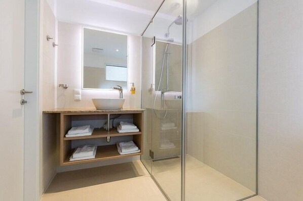 Apartment (Tabor Purple) | Bathroom