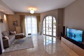 Apartment (Apartment Melani near Zadar center) | Wohnzimmer | Fernseher