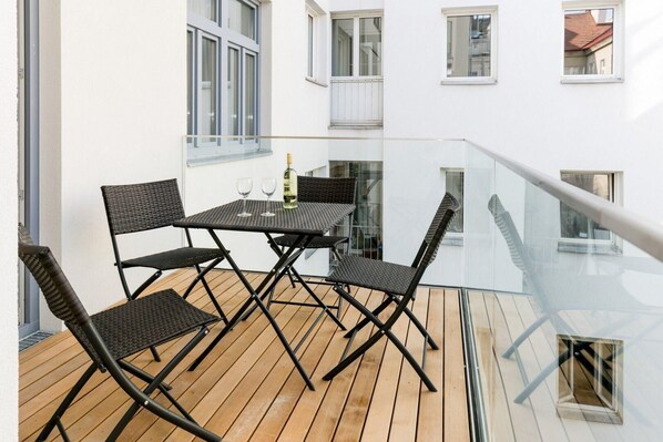 아파트 (Castellez Energy) | 외관