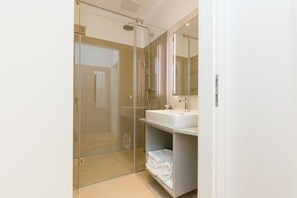 Apartment (Tabor Legacy) | Badezimmer