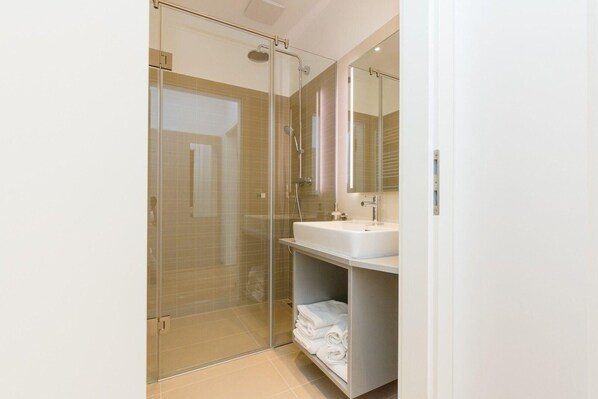 Apartment (Tabor Legacy) | Bathroom