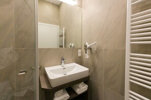 Apartment (Castellez Flair) | Bathroom