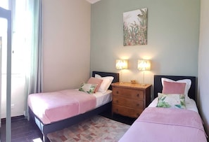 3 bedrooms, desk, iron/ironing board, travel cot