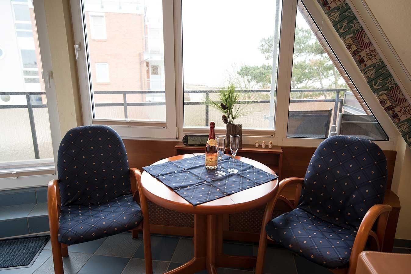 Microwave, stovetop, dishwasher, coffee/tea maker