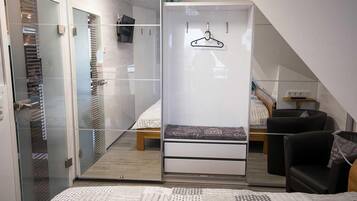 1 bedroom, cribs/infant beds, free WiFi