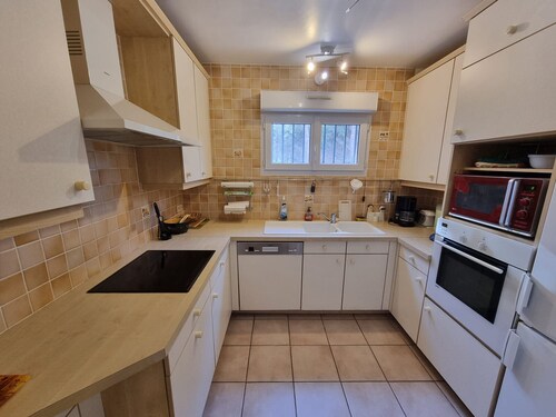 Quiet T3 Apartment with Terrace and Equipped Kitchen, 300m from the Beach in Collioure