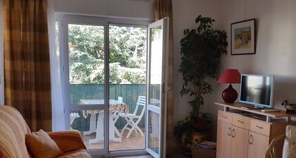 Quiet 2-Bedroom Apartment with WiFi in Central Collioure, near Beach and Historic Landmark