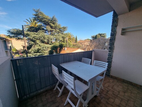 Quiet T3 Apartment with Terrace and Equipped Kitchen, 300m from the Beach in Collioure