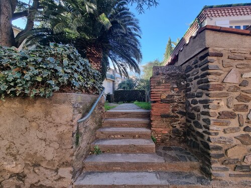 Quiet T3 Apartment with Terrace and Equipped Kitchen, 300m from the Beach in Collioure