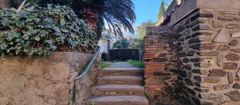 Quiet T3 Apartment with Terrace and Equipped Kitchen, 300m from the Beach in Collioure