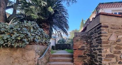 Quiet T3 Apartment with Terrace and Equipped Kitchen, 300m from the Beach in Collioure