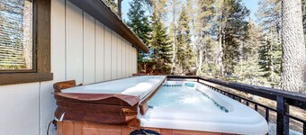 Family friendly Cabin with a Private Hot Tub & Private Grill