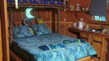 2 bedrooms, travel crib, WiFi, bed sheets