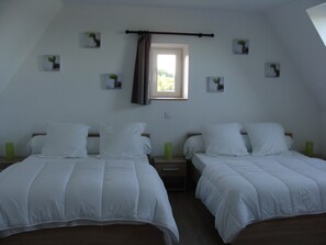 4 bedrooms, iron/ironing board, bed sheets - Gîte chez Henri 10 persons (Aveyron)