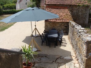 Outdoor dining - Gîte chez Henri 10 persons (Aveyron)
