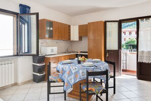 Dining - Apartment "Ramerino" near the beach with sea and mountain view (pomonte)