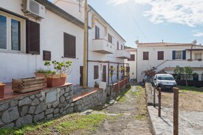 Exterior - Apartment "Ramerino" near the beach with sea and mountain view (pomonte)