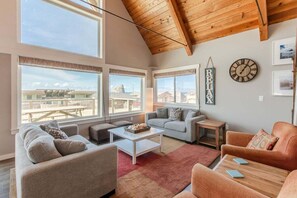 Smart TV, DVD player, books, video library - Beach Dreamer-Updated, beautiful beach views (Pacific City)