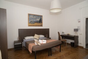 1 habitación, tabla de planchar con plancha, wifi y ropa de cama 