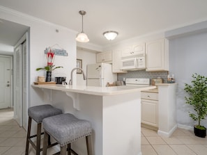 Microwave, dishwasher - Makai is conveniently located on 42nd Street and the bayfront (Ocean City)