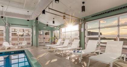 Makai is conveniently located on 42nd Street and the bayfront