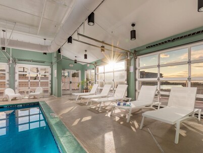 Makai is conveniently located on 42nd Street and the bayfront