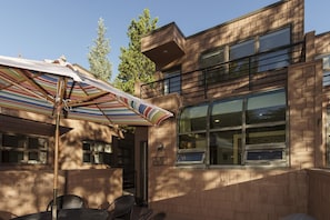 Outdoor dining - Awesome Cabin Creek 2 Bedroom with den and loft, Close to Everything in Frisco!!! (Frisco)