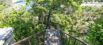 Bright Cove Bungalow- Charming & Luxe Waterfront home located on Lake Travis