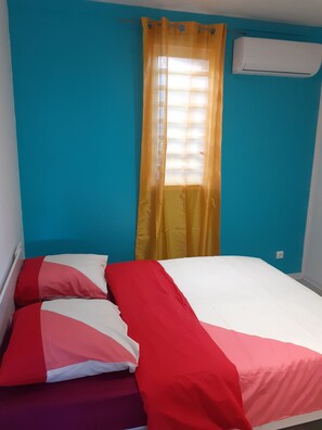 2 chambres, fer et planche à repasser, Wi-Fi, draps fournis