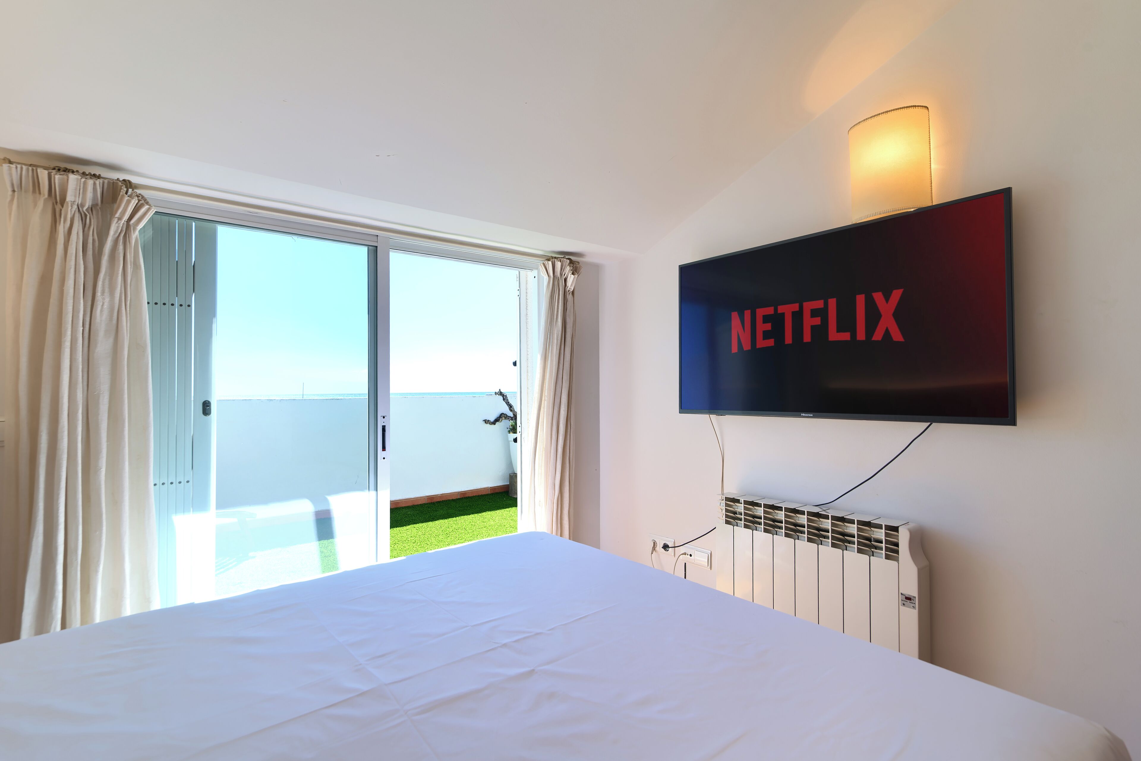 3 chambres, coffres-forts dans les chambres, fer et planche à repasser