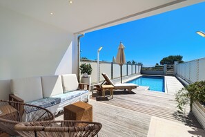 Outdoor pool - Beachfront house with private pool (Sagunto)