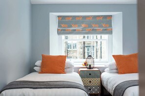 3 bedrooms, iron/ironing board, WiFi, bed sheets - City Centre, Newly Refurbished Stylish Apartment (Edinburgh)