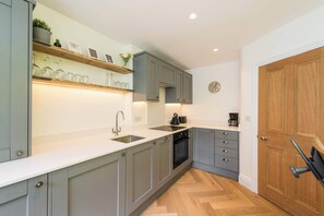 Fridge, microwave, oven, dishwasher - City Centre, Newly Refurbished Stylish Apartment (Edinburgh)