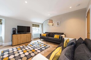 TV - City Centre, Newly Refurbished Stylish Apartment (Edinburgh)