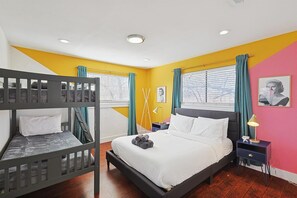 5 bedrooms, iron/ironing board, WiFi, bed sheets