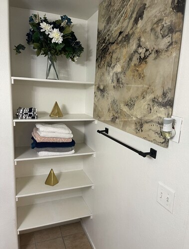 Cozy crib with smart TVs 