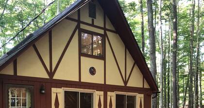 Hidden Chalet in the Poconos- Arrowhead Lake!