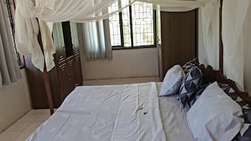 2 bedrooms, in-room safe, desk, free WiFi