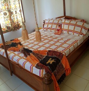 2 bedrooms, desk, free WiFi, bed sheets - Beach-side Home Retreat (Lindi)