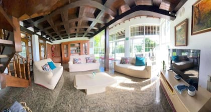 María Bonita Chalet. Full rental with private pool, barbecue and garden
