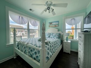 5 bedrooms, iron/ironing board, travel cot, free WiFi - 5 Bedroom, 3 Bath OCEANFRONT Home With Incredible Deck, Sleeps 10-12 (Ocean Isle Beach)