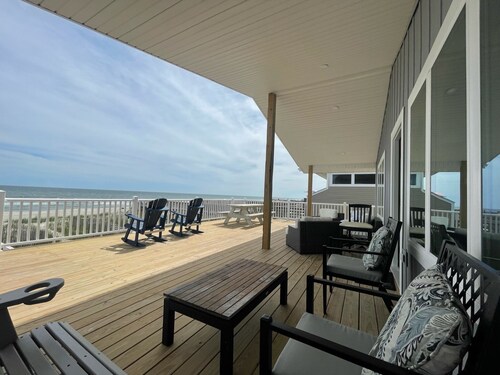 5 Bedroom, 3 Bath OCEANFRONT Home With Incredible Deck, Sleeps 10-12