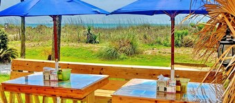 Upscale Property for a Value - Porch over Pool / Hot Tub - walk to beach