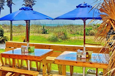 Upscale Property for a Value - Porch over Pool / Hot Tub - walk to beach