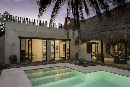 Outdoor pool. Boutique Resort in Mayan Jungle, Solferino, Quintana Roo