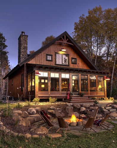 Modern Rustic Cabin-Includes Pontoon Boat & Sunsets on Fantastic Lakeside Porch!